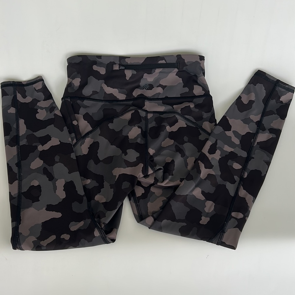 Athleta Lightning Camo 7/8 Tight Size XS - Picture 3 of 11